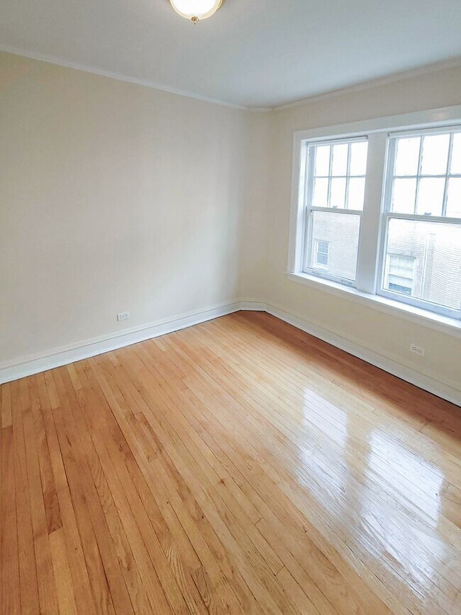 Foto del edificio - 1605 W Sunnyside Ave