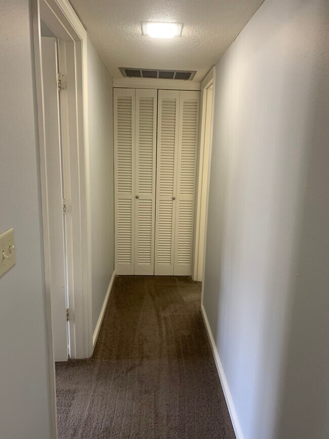 Hallway in 1 bedroom apartment - 210 19th St NE