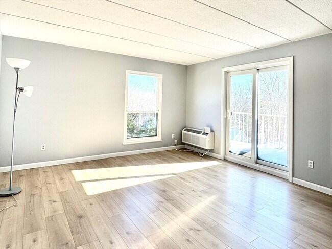 Foto del edificio - 147 Turner Rd