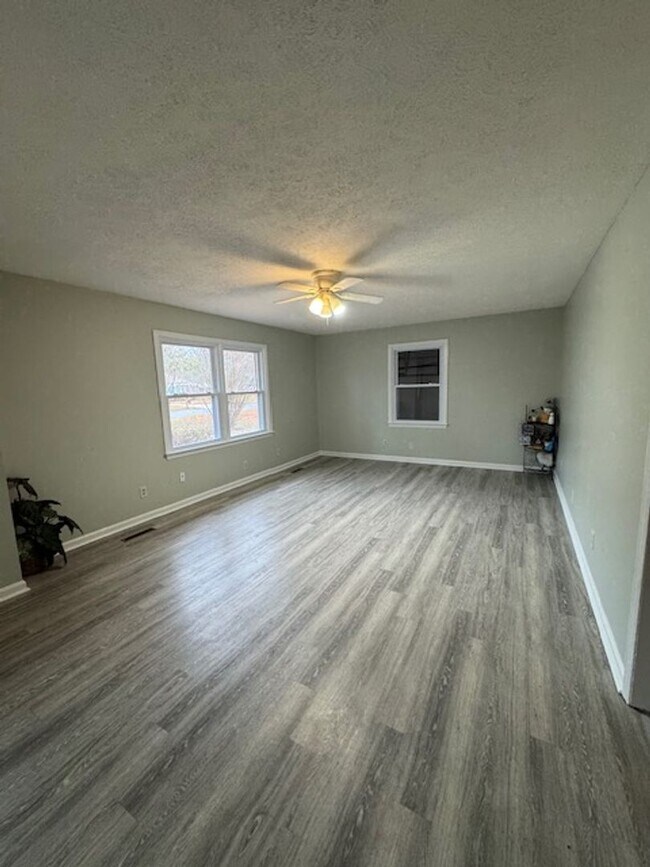 Foto del edificio - 1506 Scotty Dr