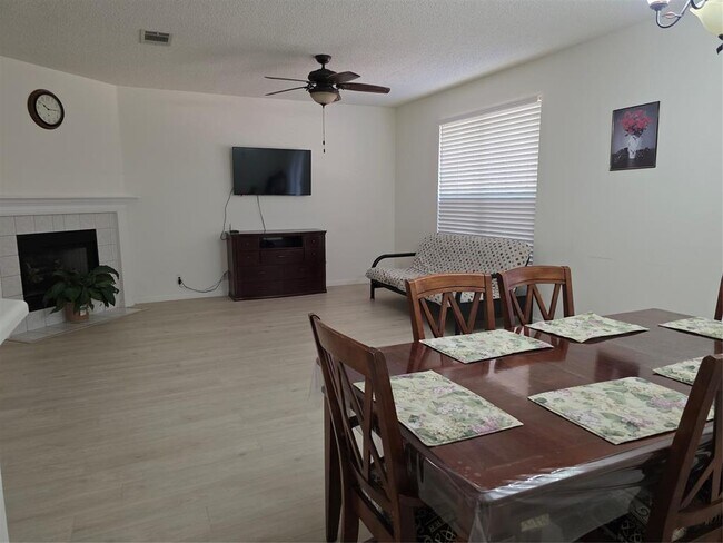 Foto del edificio - 16800 Tomcat Dr