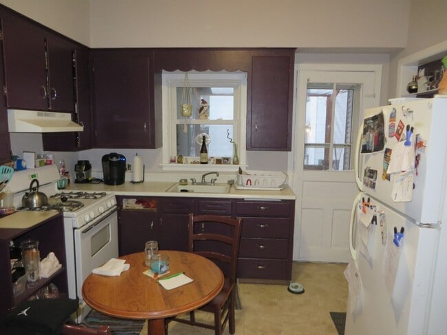 Building Photo - 1307 E Mifflin St