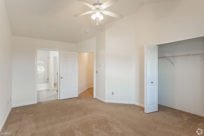 Building Photo - 3 br, 2 bath Condo - 4052 Pine Drive