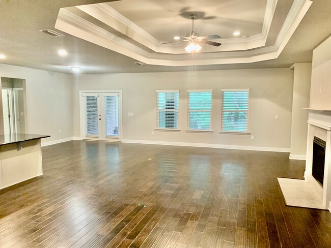 Family room, kitchen dining room - 9040 Lakeview Dr