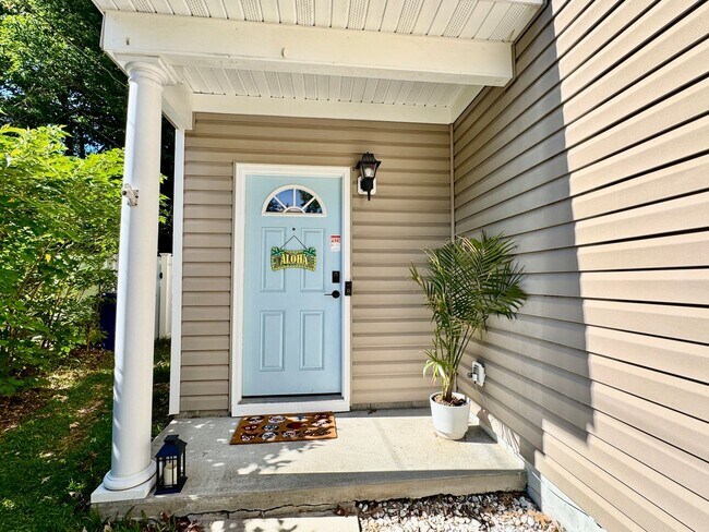 Foto del edificio - First-Time Rental Near The Beaches! Available 08-14-26 - Attached Garage - Fenced Yard - Pet Frie...