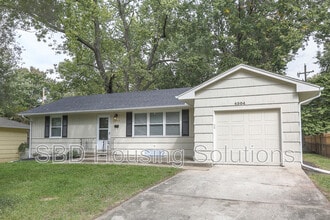 Building Photo - 4504 E 112 Terrace