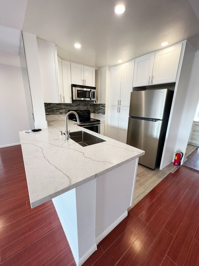 Building Photo - 6737 Friars Rd
