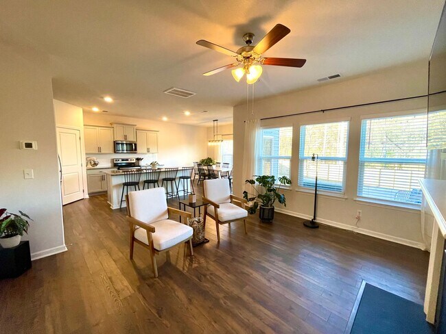 Foto del edificio - Beautiful 3 Bedroom/2.5 House!