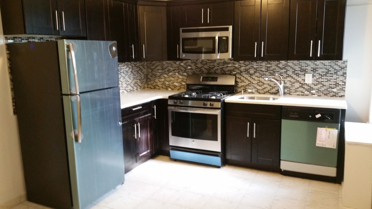 Primary Photo - 9323 218th St