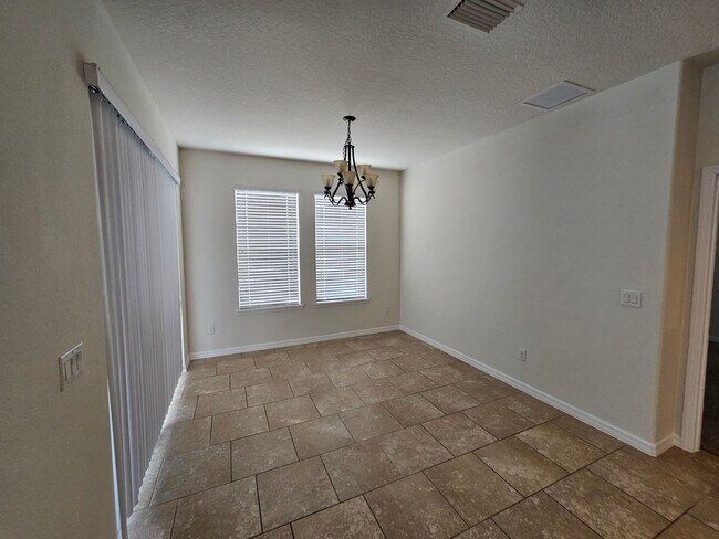 Building Photo - 5432 SW 49th Ave