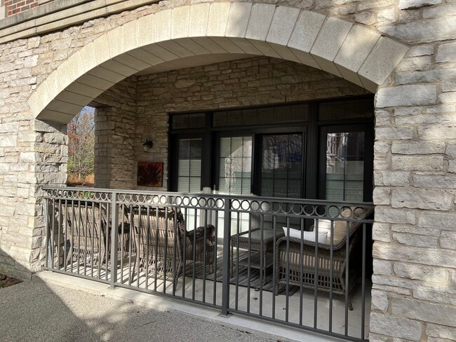 Building Photo - 1800 Amberley Ct