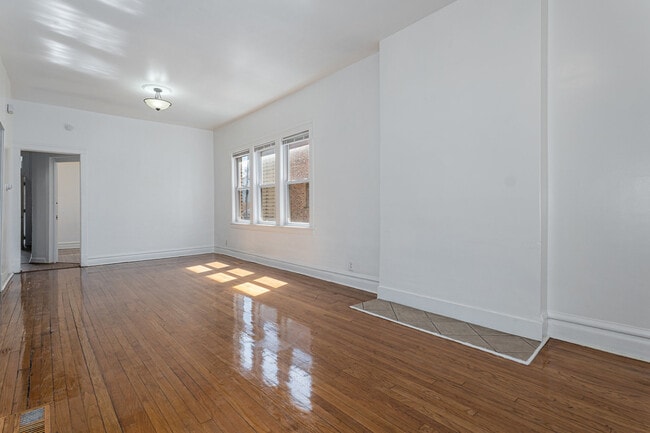 Foto del edificio - 2439 S Millard Ave
