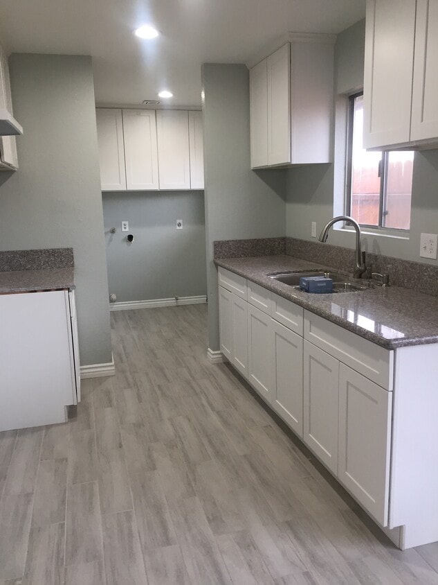 Foto principal - 16588 Vine St