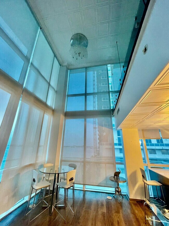 Foto del edificio - 665 NE 25th St