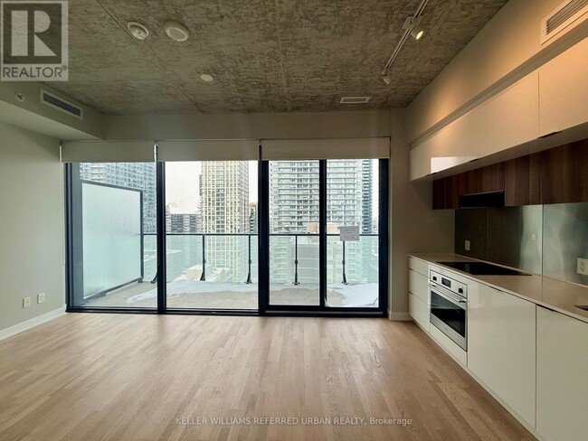 Building Photo - 185 Roehampton Ave