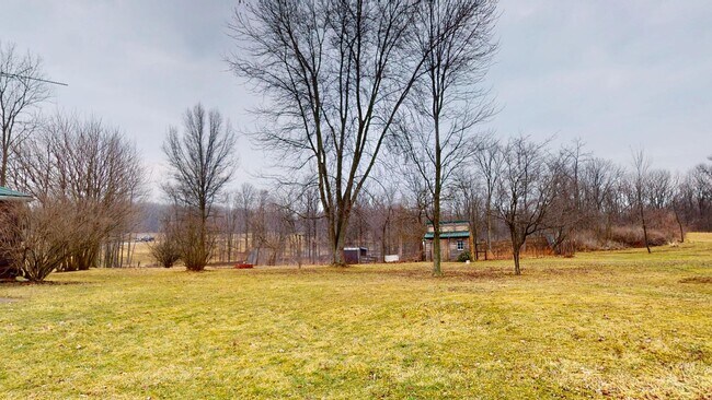 Foto del edificio - Plymouth Schools, Ranch with 5 Acres!