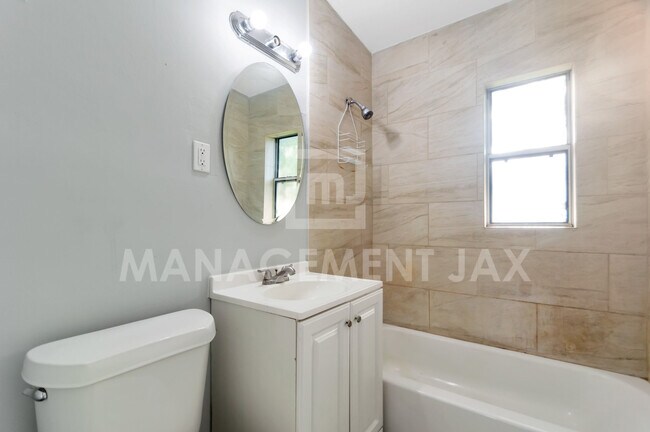Building Photo - 6109 Strawflower Pl