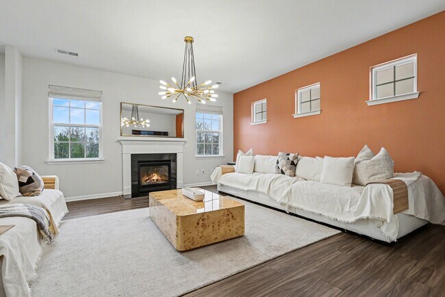 Foto del edificio - 15216 Lake Ridge Rd