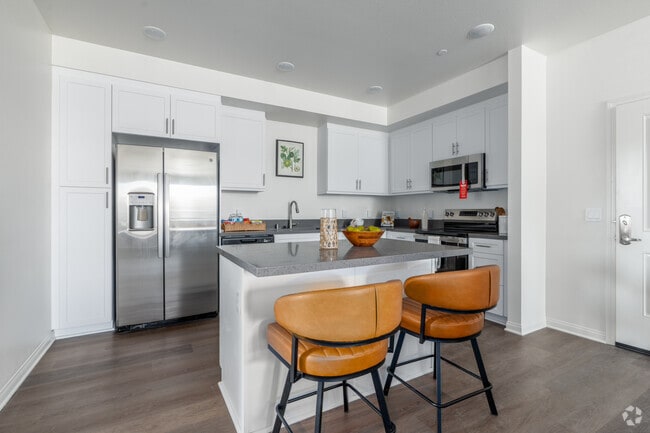 2BR, 2BA - 1,144SF - Kitchen - Gallery Park Apartments