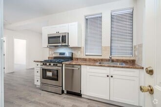Building Photo - 565 Palisade Ave