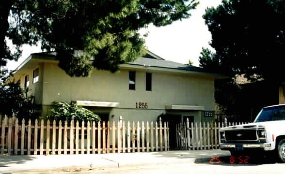 Foto del edificio - 1255 W 9th St