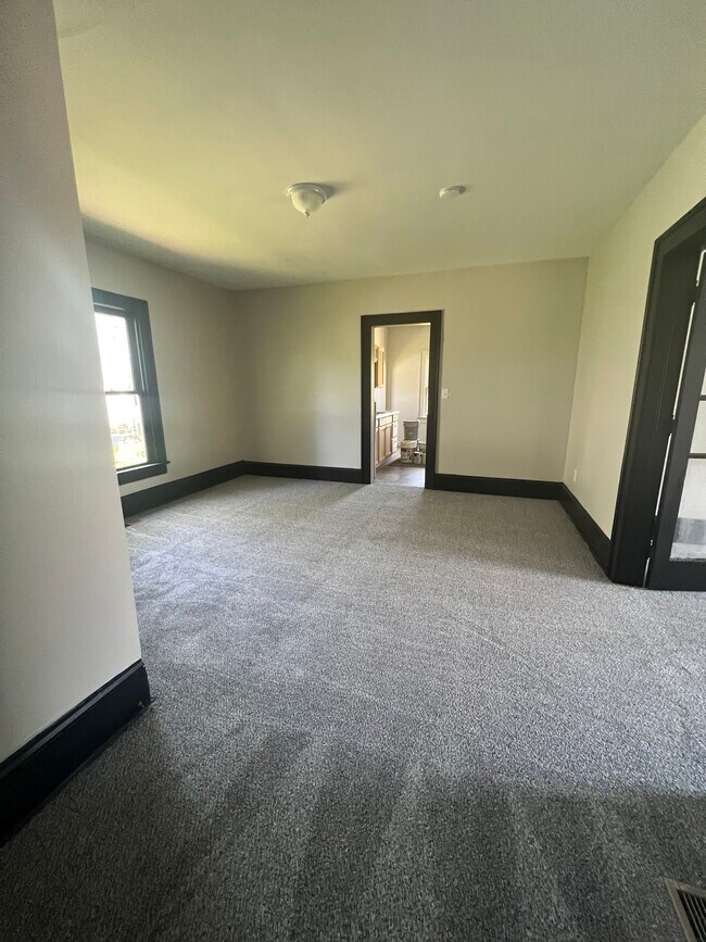 Building Photo - 1514 Clifton Ave