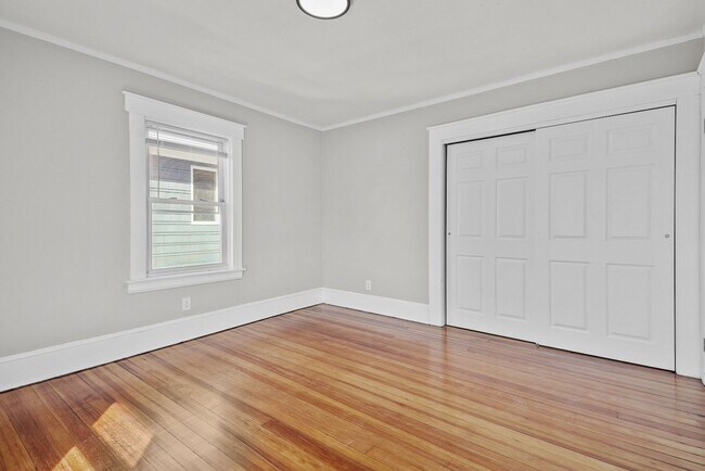 Building Photo - 460-462 Eaton St.