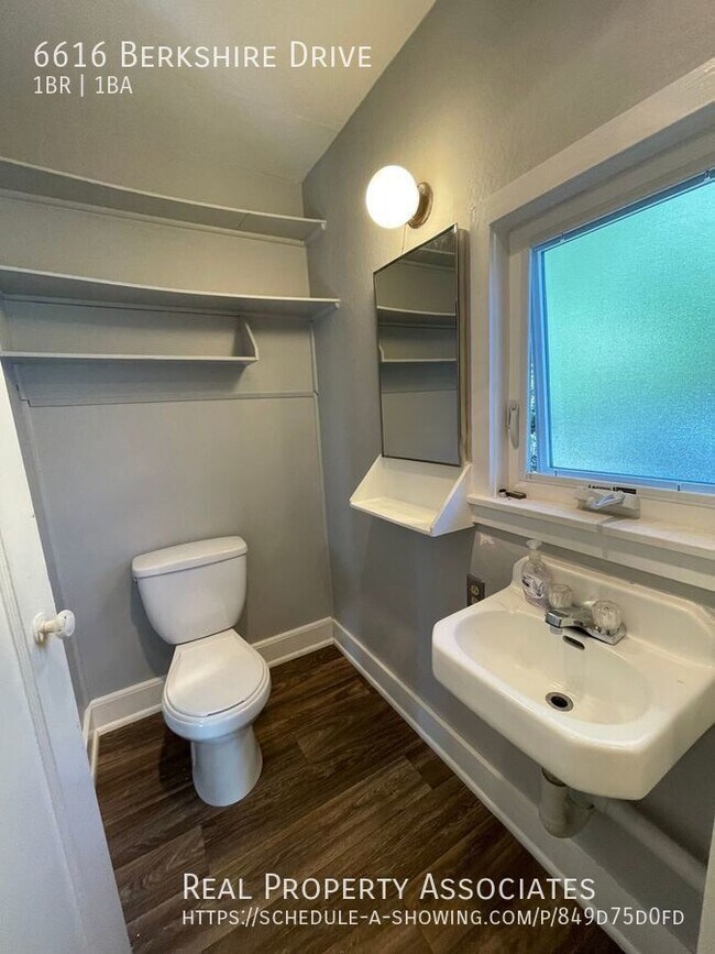 Foto del edificio - 6616 Berkshire Dr