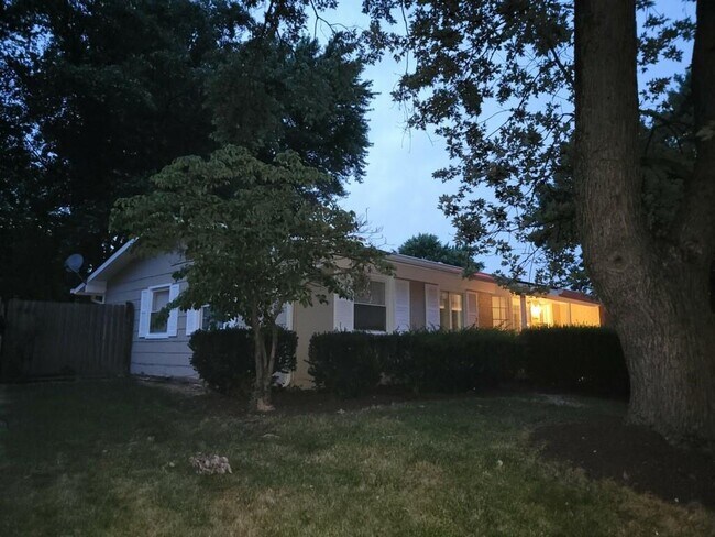Building Photo - 6050 Allendale Dr