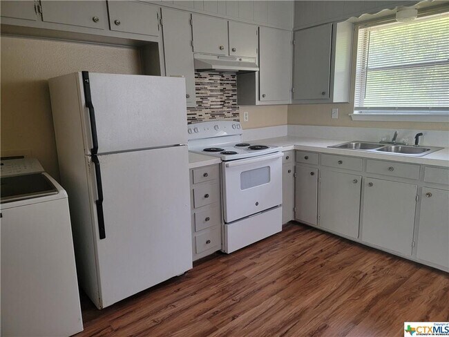 Building Photo - 1302 Brown Dr