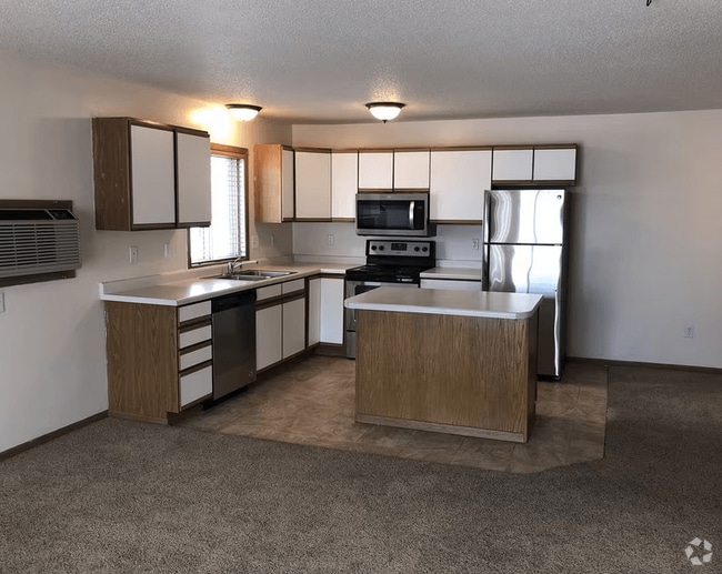 Building Photo - Royal Oaks Apartments