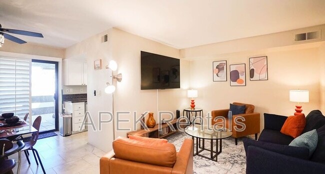 Foto del edificio - 5301 E Waverly Dr