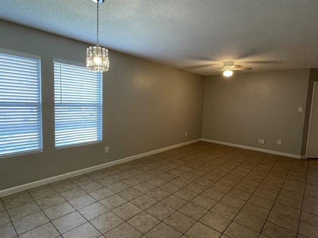 Foto del edificio - 5619 Swan Lake Dr
