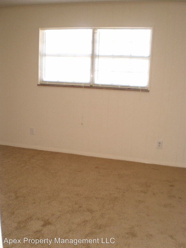 Building Photo - 1221 W Parkway Ave