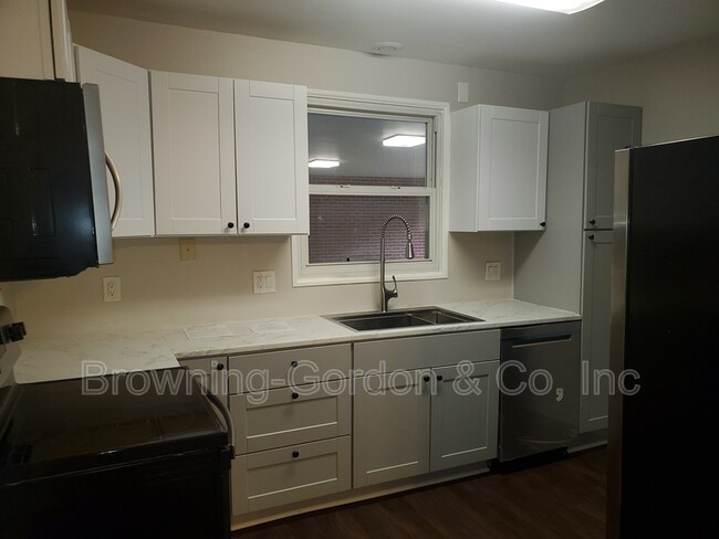 Building Photo - 3947 Creekside Dr