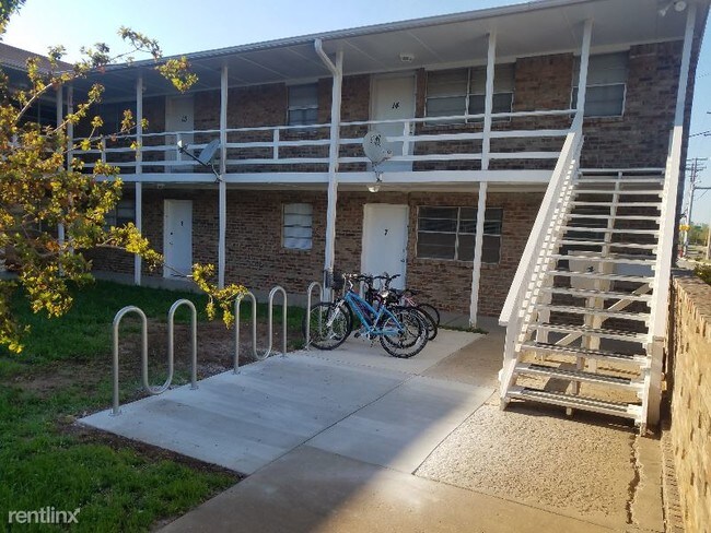 Foto del edificio - 301 N University Dr