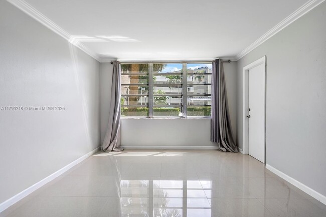 Foto del edificio - 1680 NE 191st St