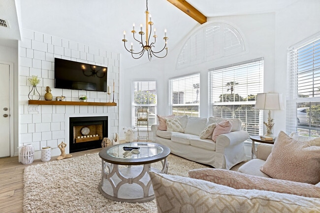 Building Photo - 888 Bay Breeze Wy