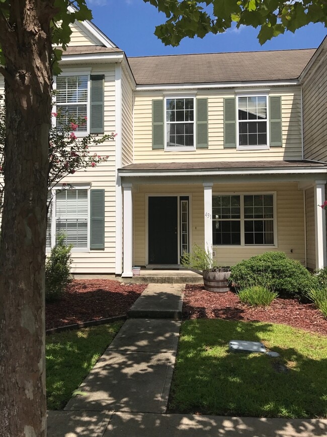 Building Photo - 431 Lake Park Way