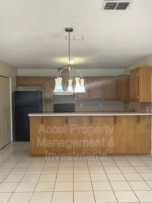 Building Photo - 1908 Angus St