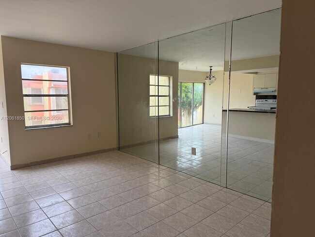 Foto del edificio - 9380 W Flagler St