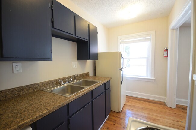 Building Photo - 3732 Southwest Trfy