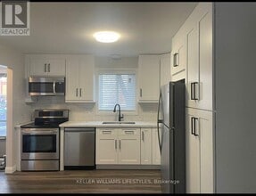 Building Photo - 70 Chapman Ct