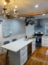 Building Photo - 1324 Central St