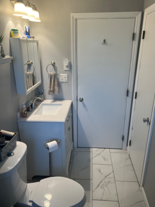 Building Photo - 727 Sunset Dr