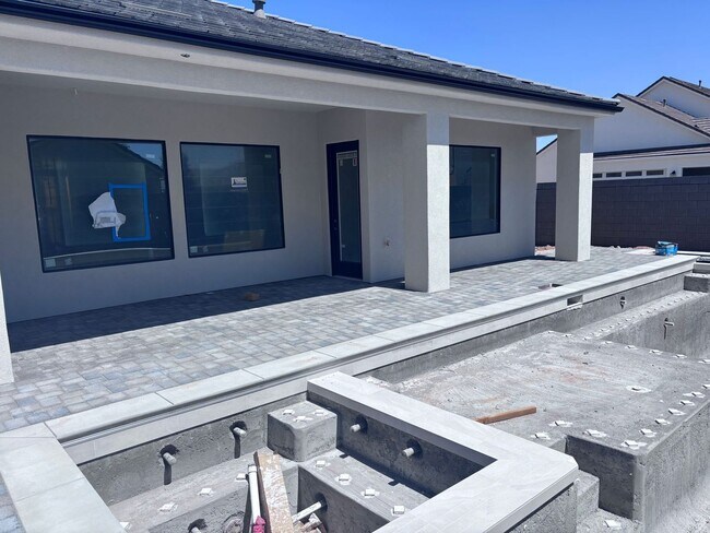 Foto del edificio - Beautiful custom single story in Moorland Park with pool