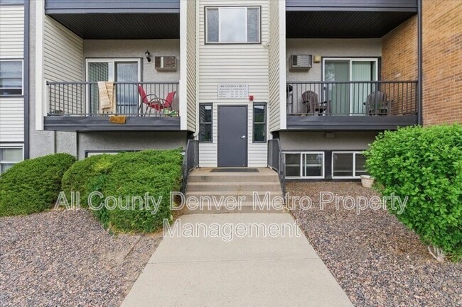 Building Photo - 1400 Golden Cir