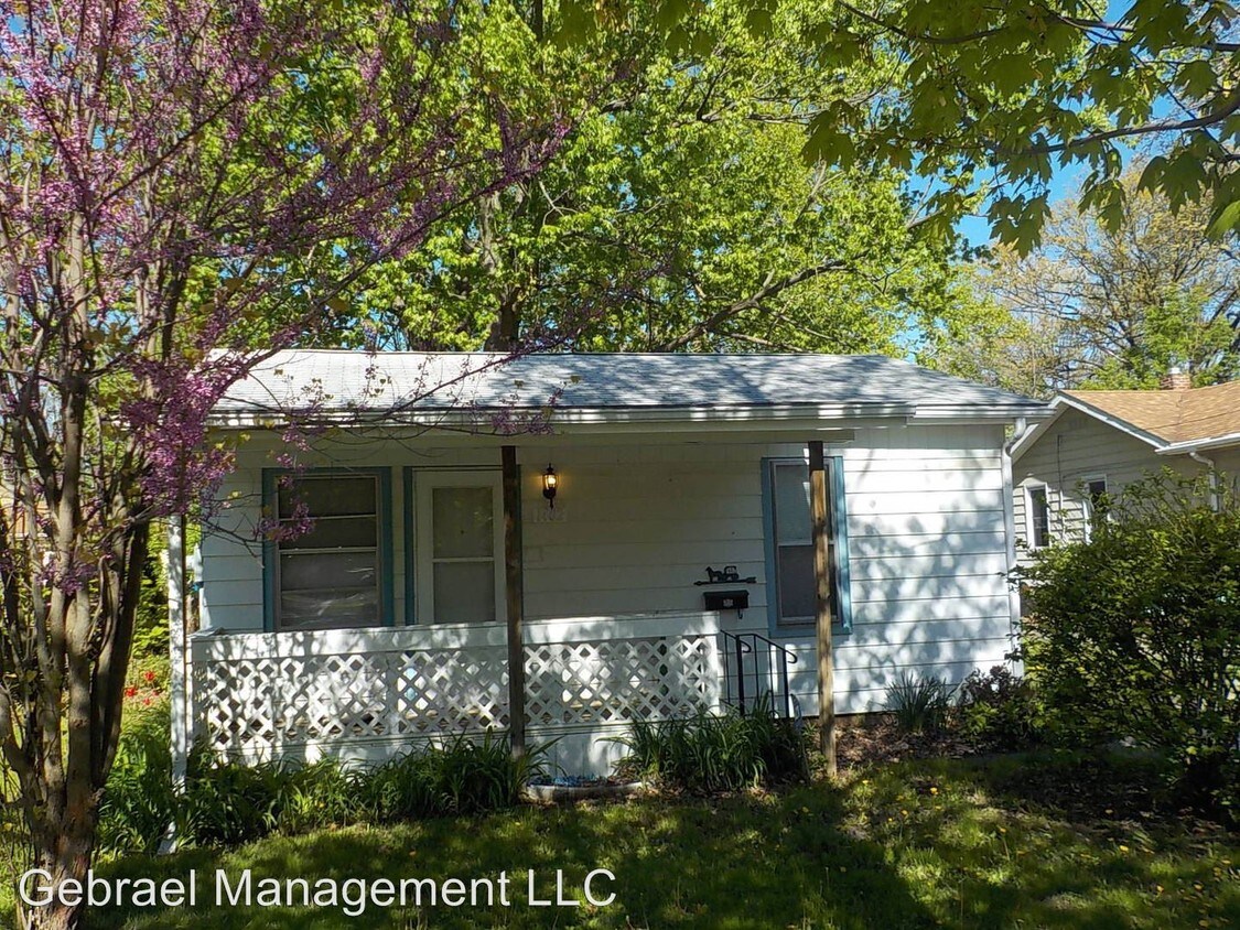 Primary Photo - 1402 Mann Ave