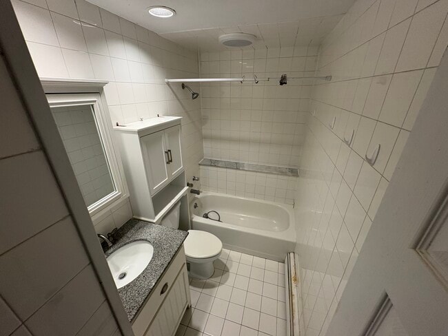 Building Photo - 26 Knolltop Dr