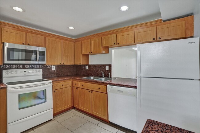Foto del edificio - 1601 NE 191st St